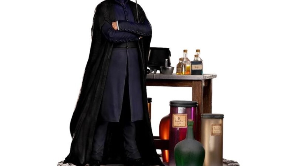 HARRY POTTER: LEGACY Replica Statue 1/4 Voldemort & Nagini 58 CM IRON